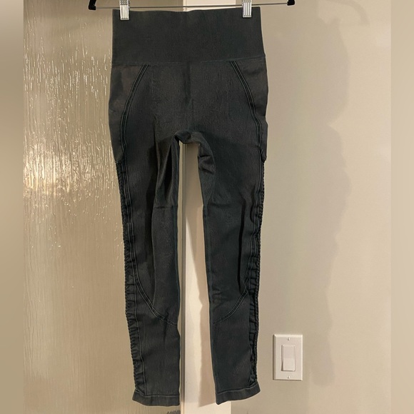 Betsy Johnson Braided Twill Seamless High Rise Ankle Leggings, Size XS, NWOT - Picture 5 of 8